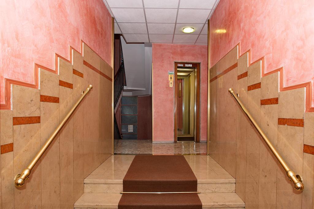 Skyline In Citta Studi A 1 Minuto Dal Metro Con Terrazzo Wi-fi E Netflix Appartement