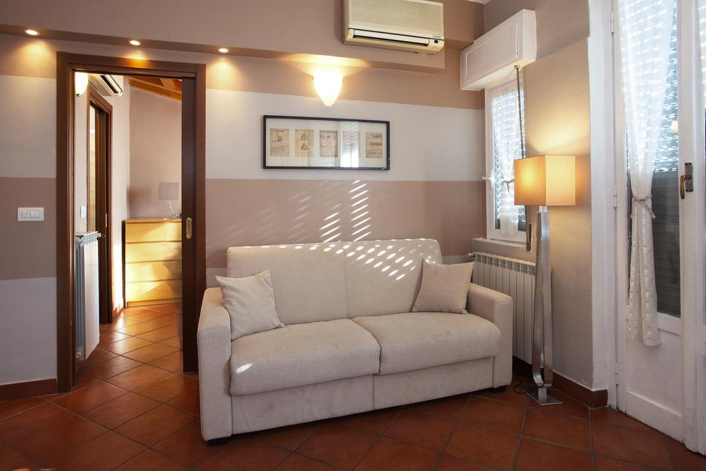 Skyline In Citta Studi A 1 Minuto Dal Metro Con Terrazzo Wi-fi E Netflix Appartement